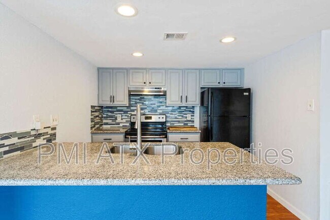 Building Photo - 2124 Burton Dr