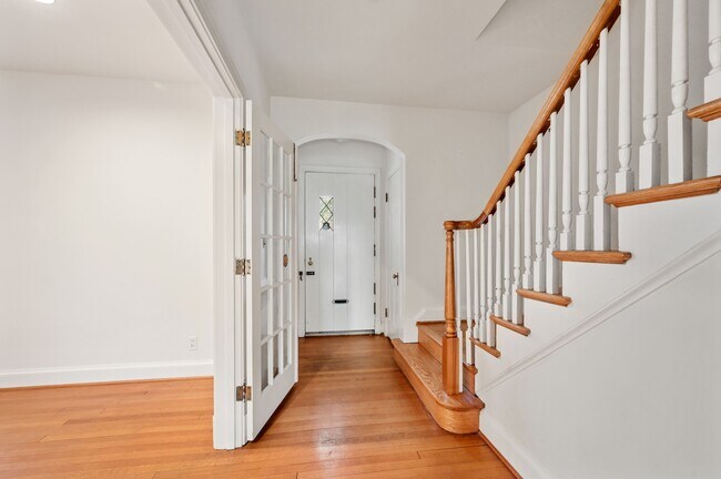 Building Photo - 5325 Chevy Chase Pky NW