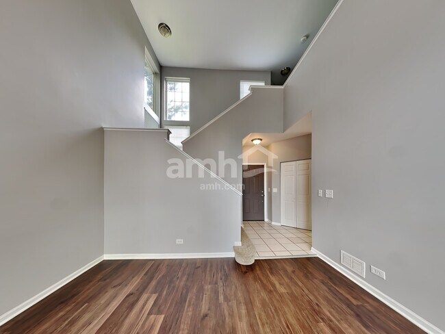 Building Photo - 9921 Bedford Dr