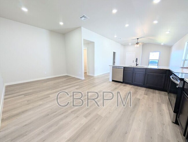 Building Photo - 3220 Cottonwood Ave