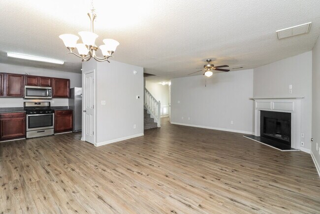 Building Photo - 383 Hidden Creek Ln