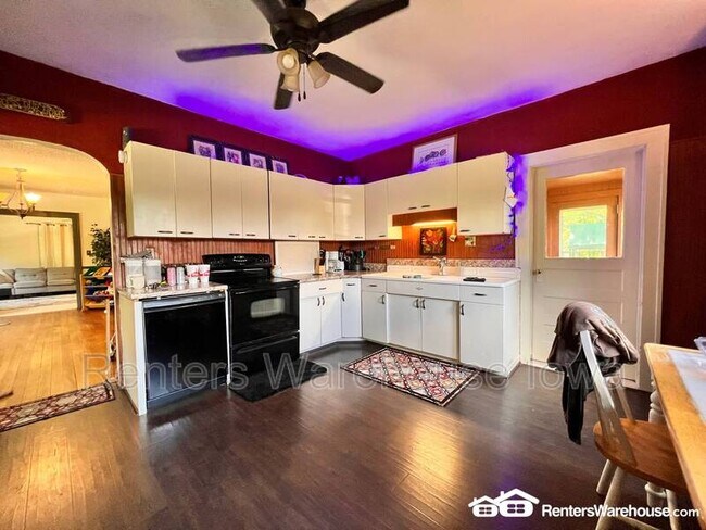 Building Photo - 7617 Hoover St