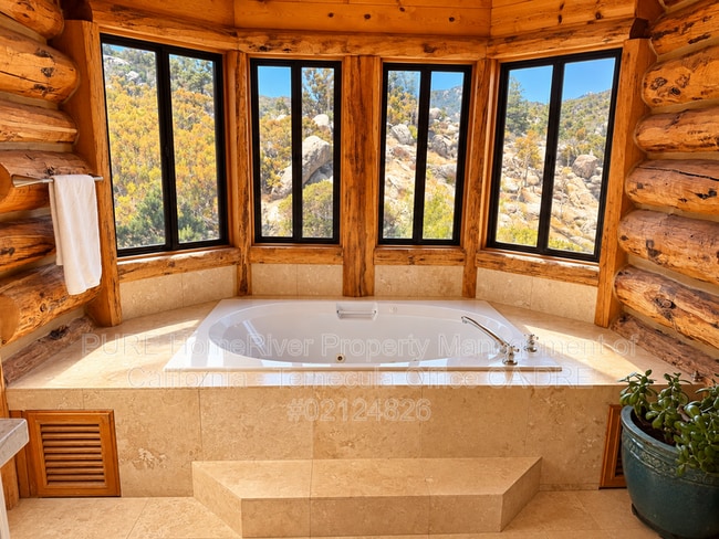 Building Photo - 60766 Table Mountain Rd