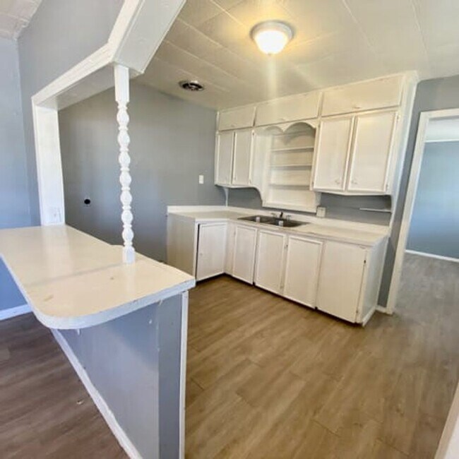 Building Photo - $0 First Month's Rent / $0 Deposit at Move-in