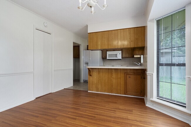 Building Photo - 5602 Pampus Ln