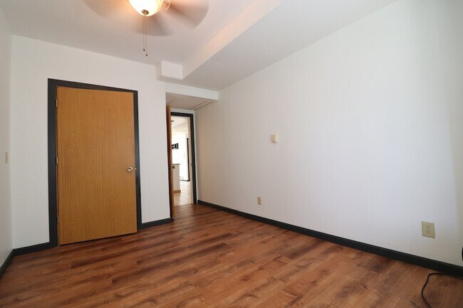 Building Photo - 107 W Baldwin St