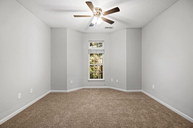 Building Photo - 3002 Greystone Pt