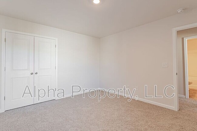Building Photo - 540 Yellow Fox Rd