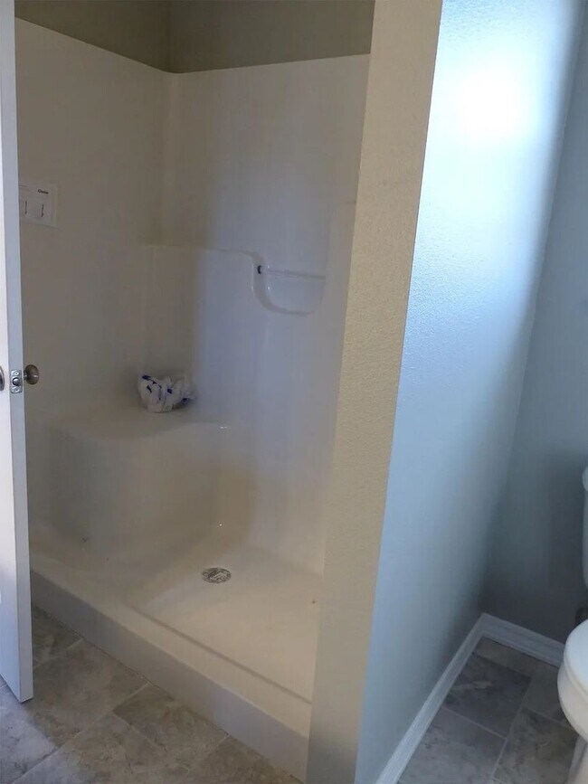 Building Photo - 3 Bedroom Ozark Home Available! Great Neighborhood!