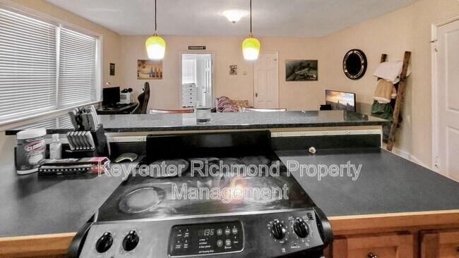 Building Photo - 2705 Hanover Ave