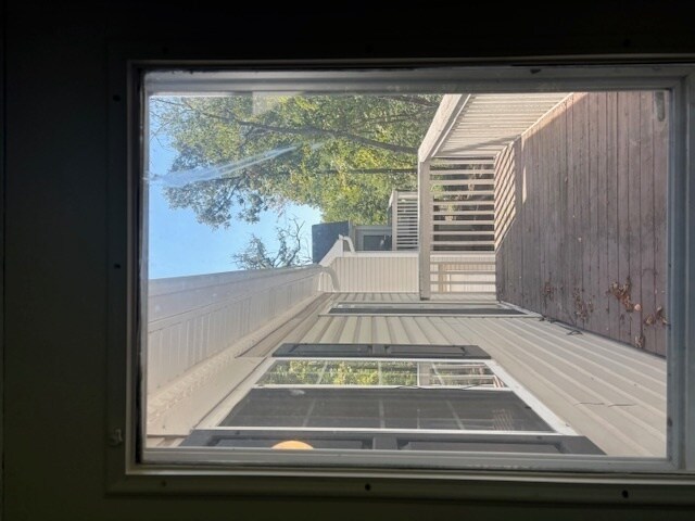 Building Photo - 301 W Treehouse Ln