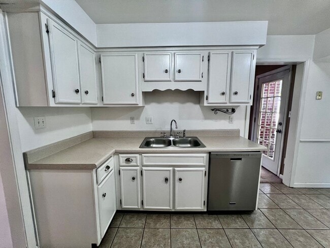 Building Photo - Welcome to this beautiful home in Salem La...