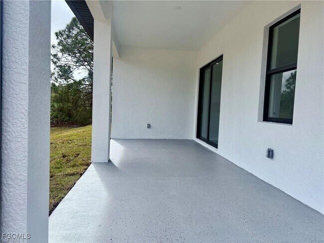 Building Photo - 3302 E 18th St