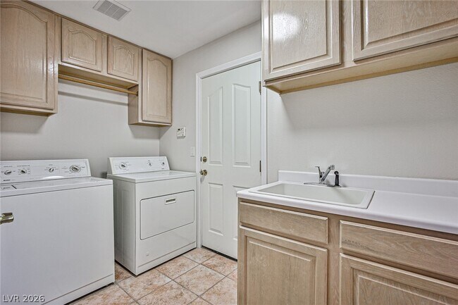 Building Photo - 8052 Marbella Cir