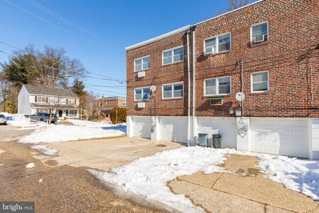 Building Photo - 5448 Hermit Terrace