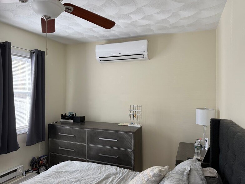 Building Photo - 707 Putnam Pike