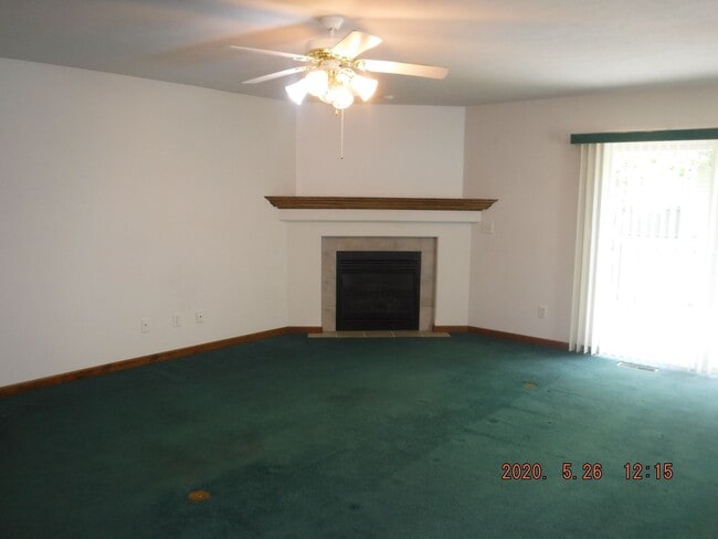 Building Photo - Spacious 3 Bedroom Home in Aspen Place Nei...