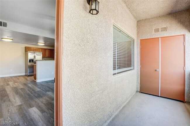 Building Photo - 7701 W Robindale Rd