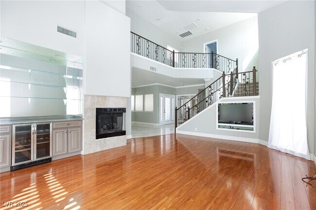 Building Photo - 8949 Diamond Falls Dr