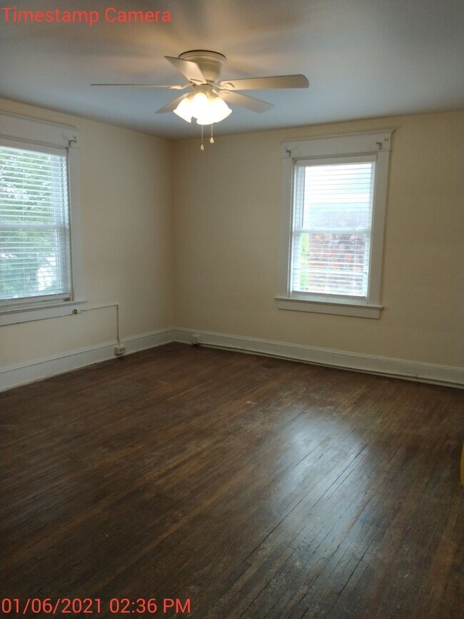 Building Photo - 2026-2027 - Housing on 14th St: 8 Bd Rm 3 ...