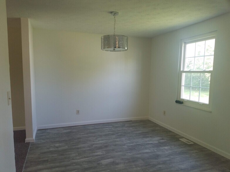 Building Photo - 2737 Overdale Dr