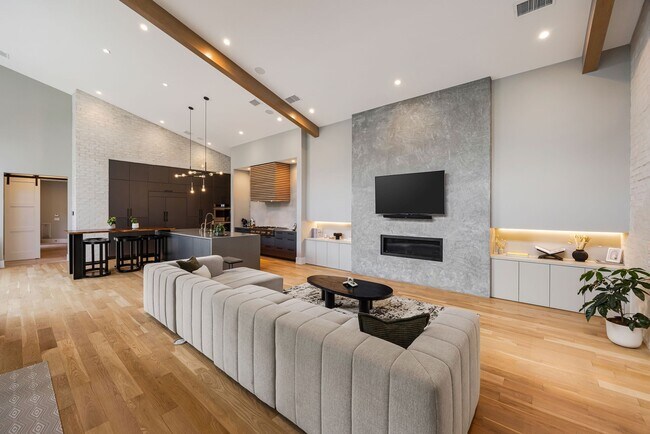 Building Photo - 12427 Pebblebrook Dr