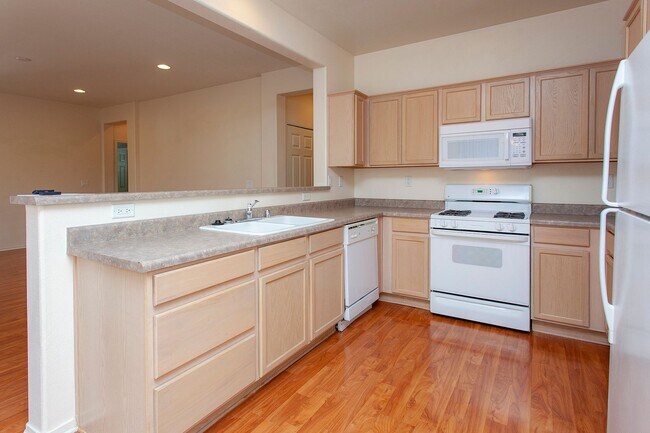 Building Photo - Move-In Ready Sparks Home with 2 Car Garage