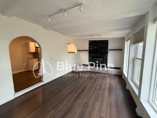 Building Photo - 410 Lincoln Dr