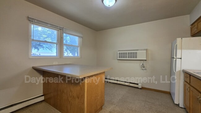 Building Photo - 2814 8th St N
