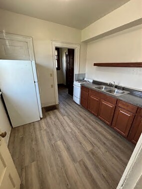 Building Photo - 125 N Van Buren St