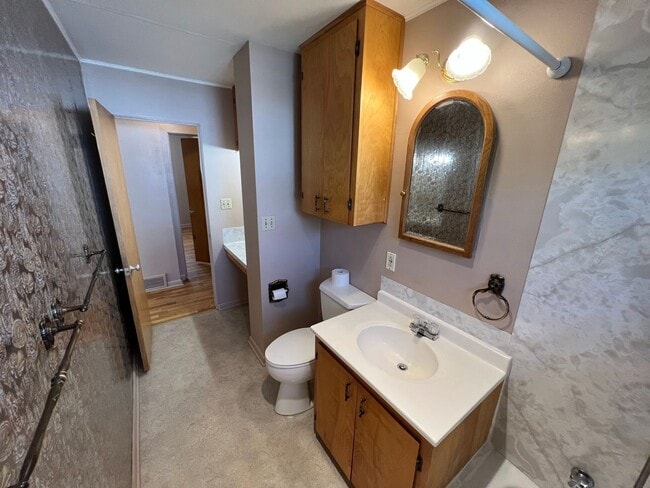 Building Photo - 3 Bed 2 Bath House with Attached 2 Car Garage & Trailer Parking