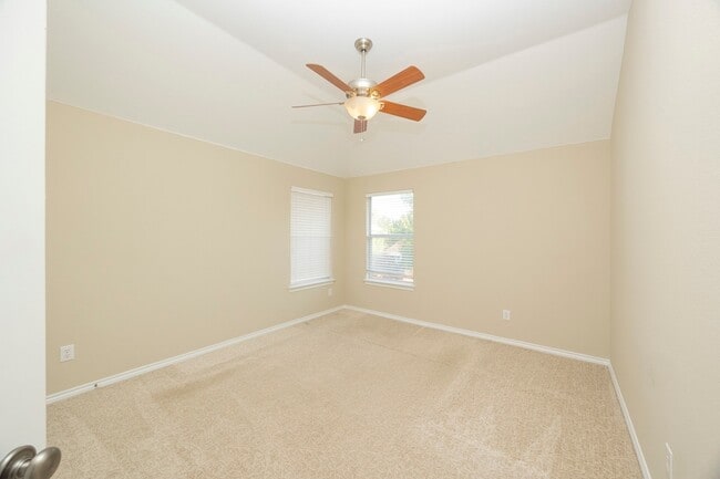 Building Photo - 2404 Heather Glen Dr