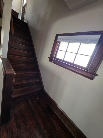 Building Photo - 2048 Rossmoor Rd