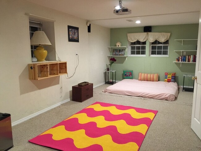 Building Photo - Beautiful 4 Bedroom house in Marlborough!