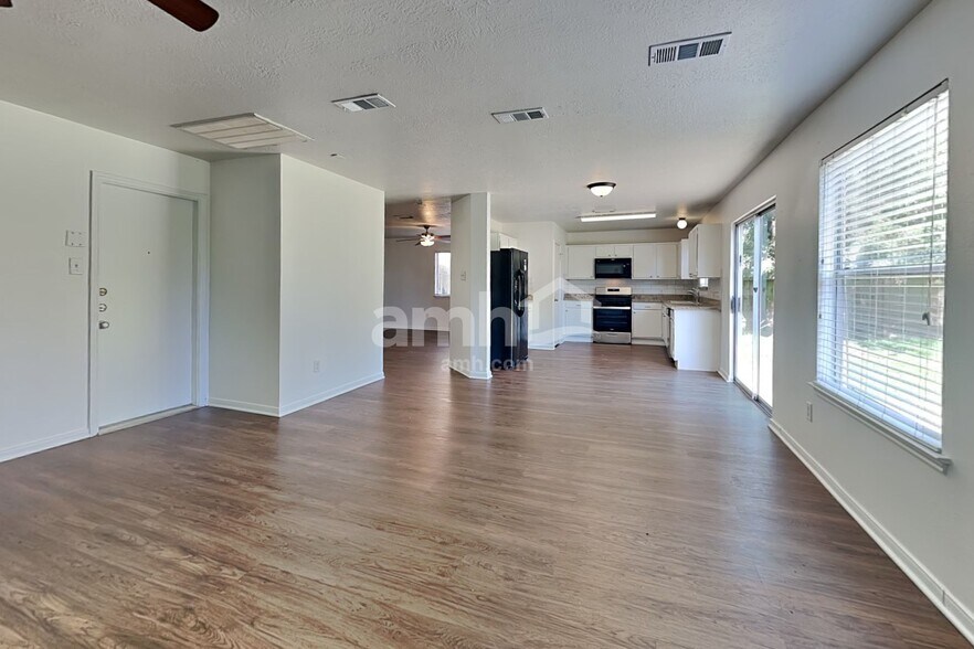 Building Photo - 5349 Yale Dr
