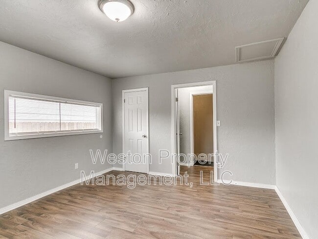 Building Photo - 5721 SE 8th St