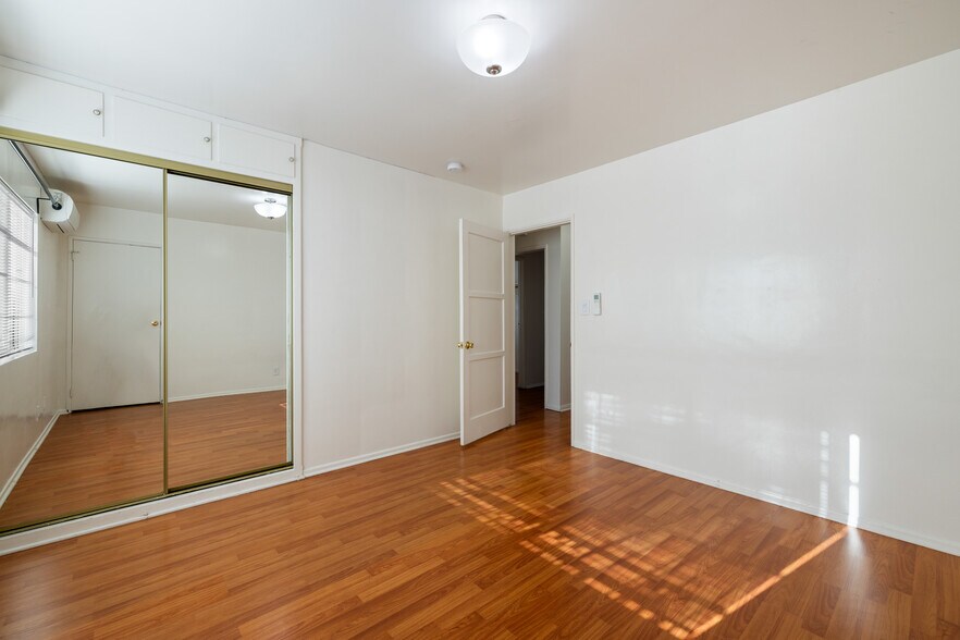 Building Photo - 11840 Archwood St