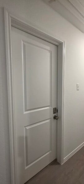 Building Photo - 115 Kings Row Ln