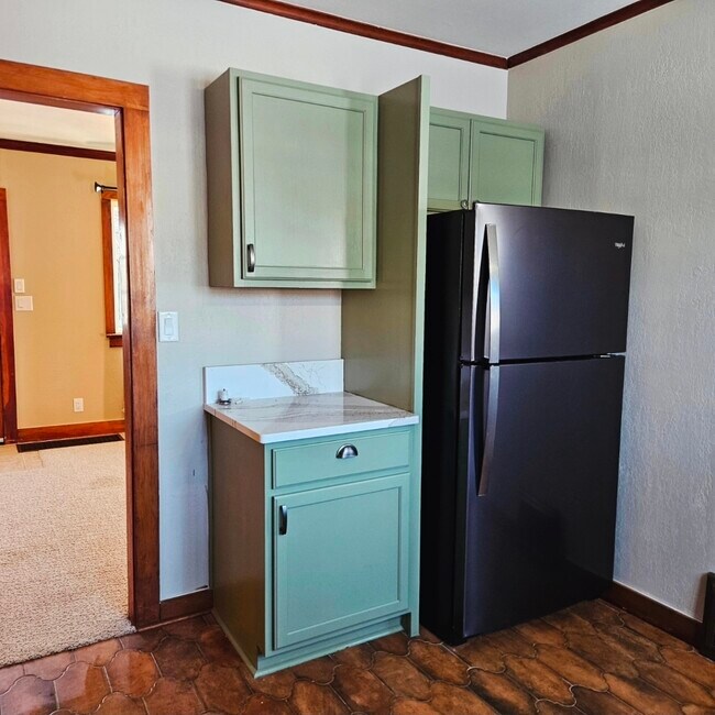 Building Photo - 414 Adams Ave