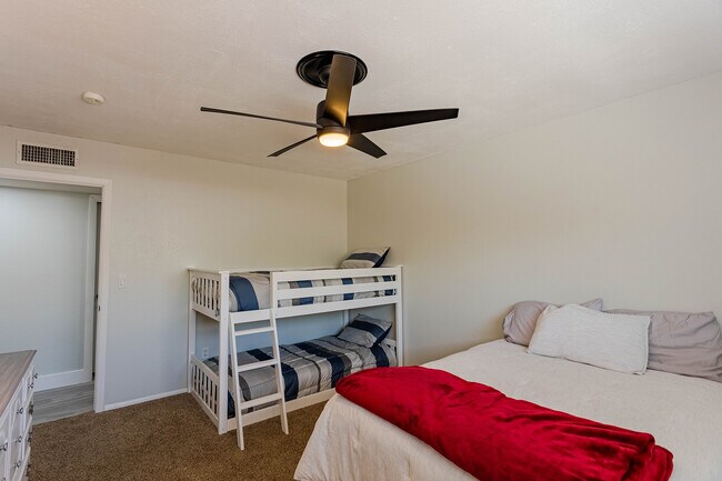 Building Photo - 1815 Palo Verde Blvd S