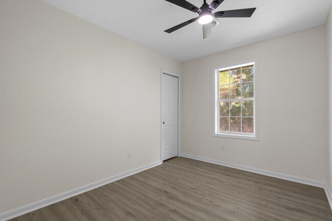 Building Photo - 1114 Temple St