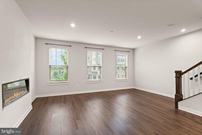 Building Photo - 1109 Madeira Terrace SE