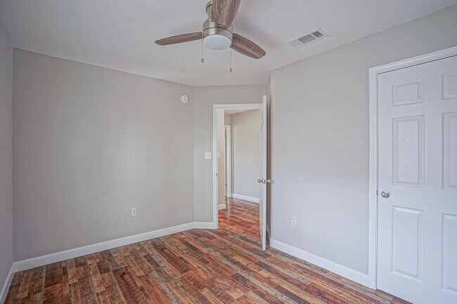 Building Photo - 224 Twin Lakes Ln