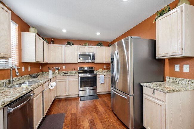 Building Photo - 9601 Euclid Dr