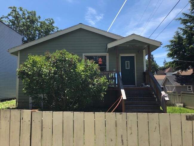 Building Photo - 6 Bedroom Home for Rent