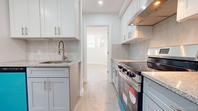 Building Photo - 72-17 66th Pl