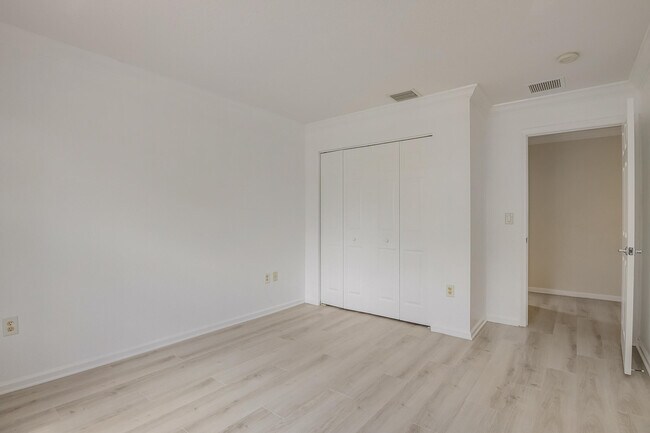 Building Photo - 10208 White Water Lily Way