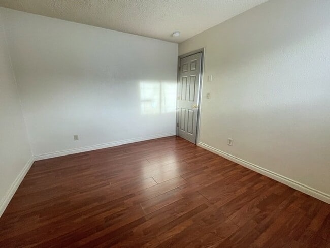 Building Photo - East Anchorage Condo with Laminate Floorin...