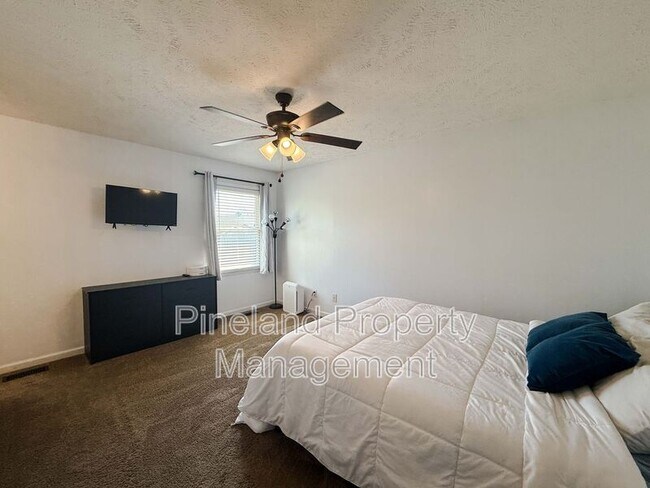 Building Photo - 815 Zapata Ln