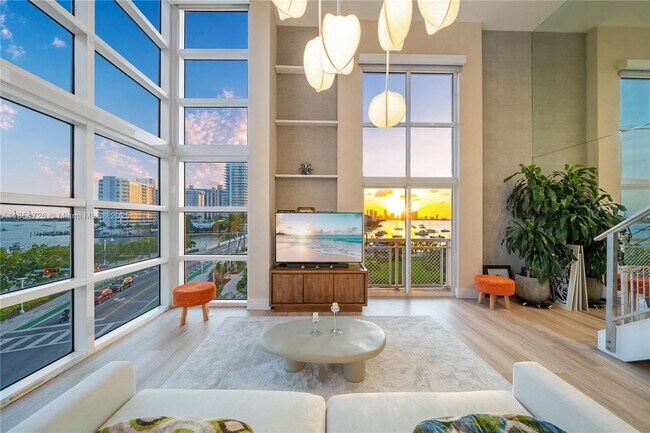Building Photo - 1701 Sunset Harbour Dr